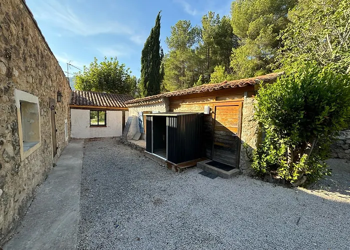 Maisonnette Face Au Garlaban